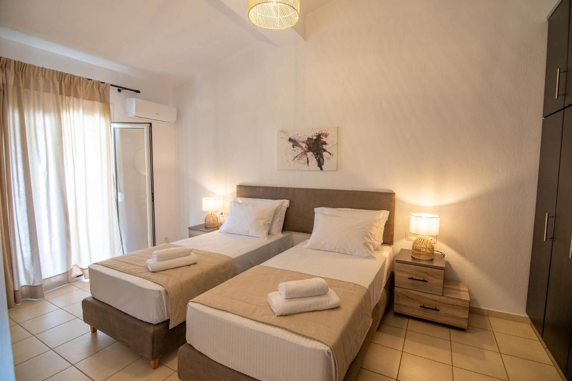 Uranya * Skiathos-Stadt